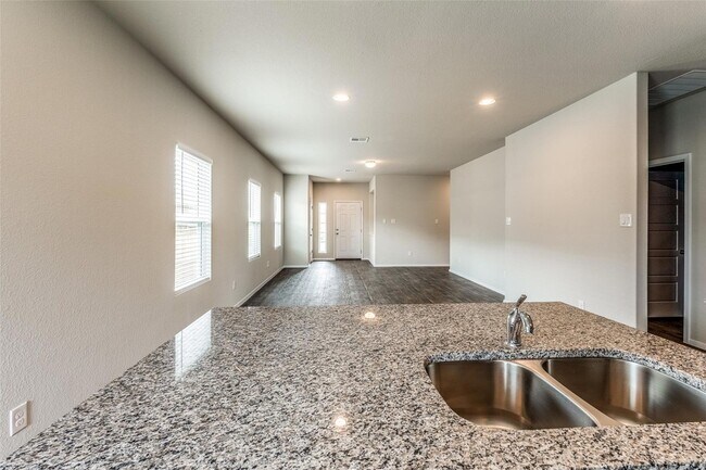 Building Photo - 140 Thunder Oak