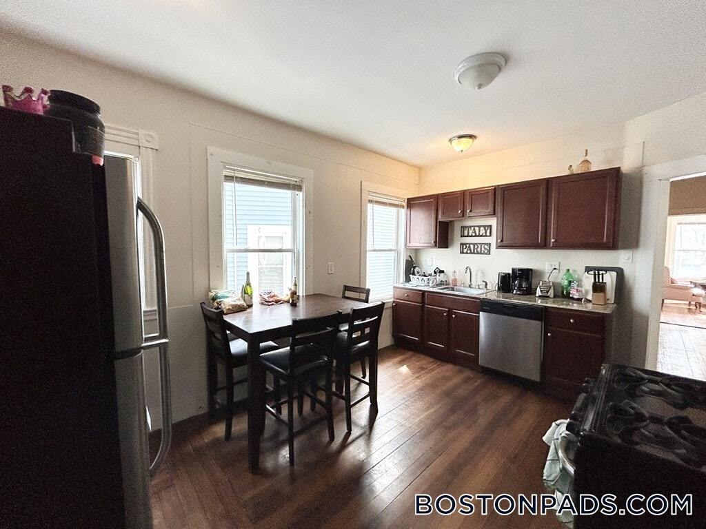 Building Photo - 74 Romsey St