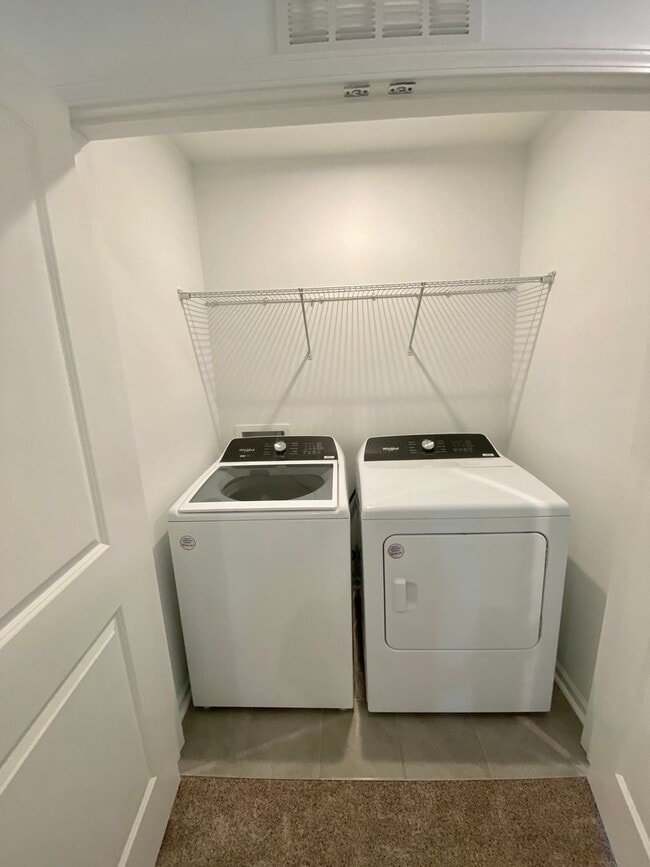 Building Photo - Well Maintained 3BR/2.5BA Townhouse in Pringle Townes; Available July 10