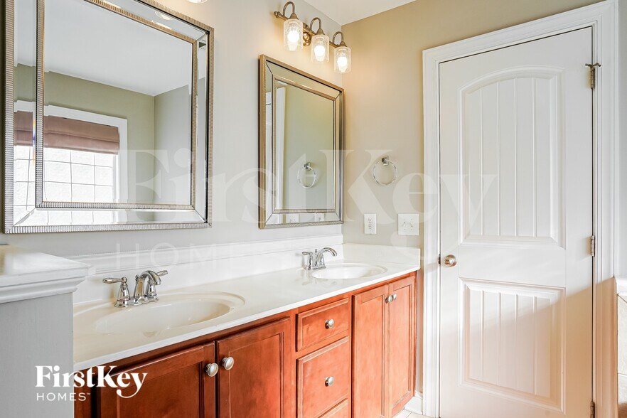 Building Photo - 1225 Old Bramble Ln