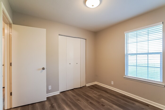 Building Photo - 1320 Lyndsey Ridge Dr