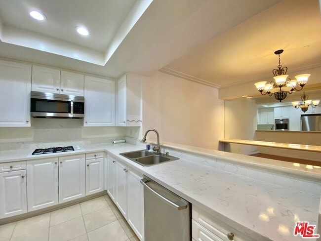 Building Photo - 2349 S Beverly Glen Blvd