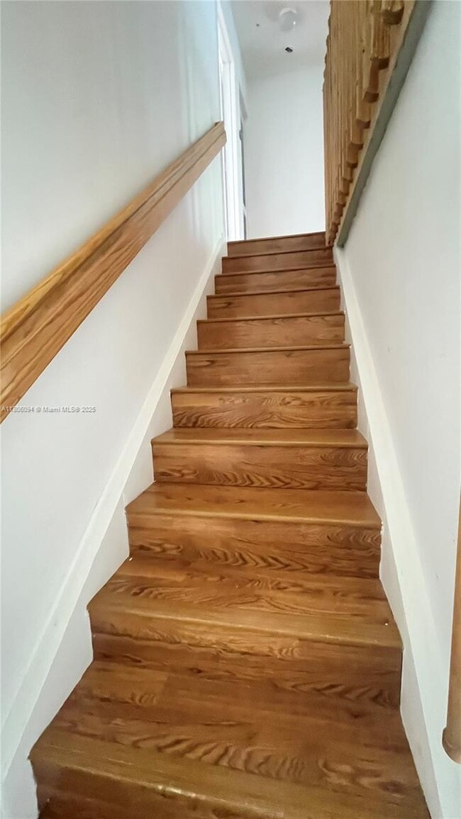 Building Photo - 522 SW 200th Terrace
