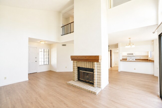 Building Photo - 1221 Primrose Ct