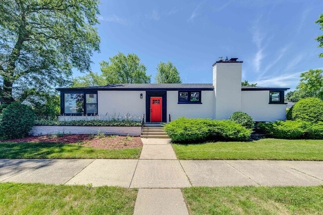 Primary Photo - 4021 W Estes Ave