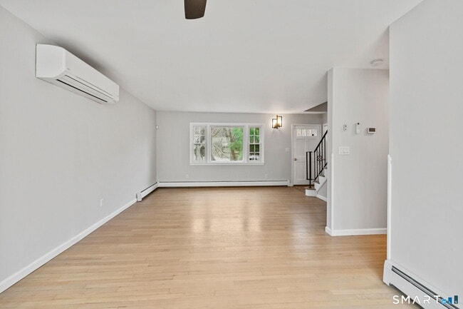 Building Photo - 5 River St