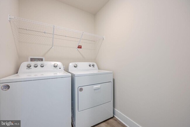 Building Photo - 115 Haida Ln