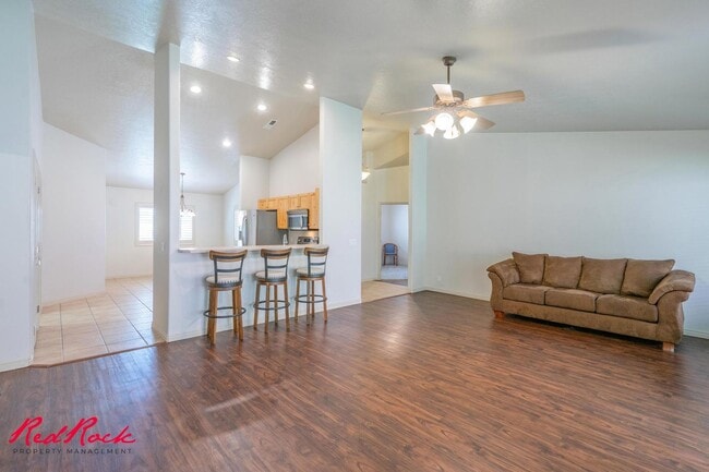 Building Photo - Partially Furnished 3 Bedroom Home with Co...