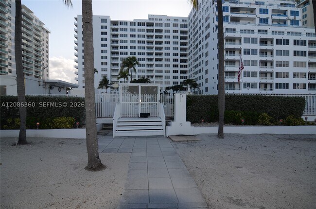 Building Photo - 5005 Collins Ave