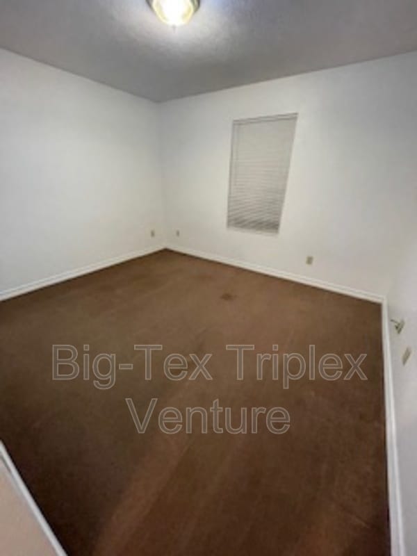 Building Photo - 282 N Pecan St