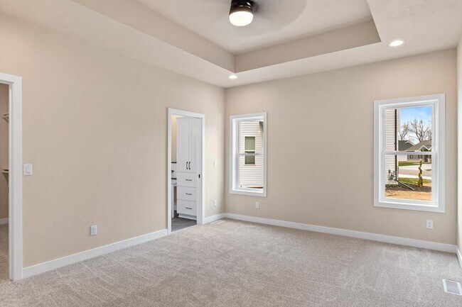 Building Photo - Large 3 Bedroom  Home