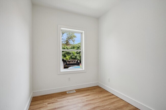 Building Photo - 215 Harrison Ave