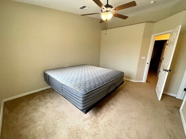 Building Photo - Beautiful 3 Bedroom Home in Cul de Sac!