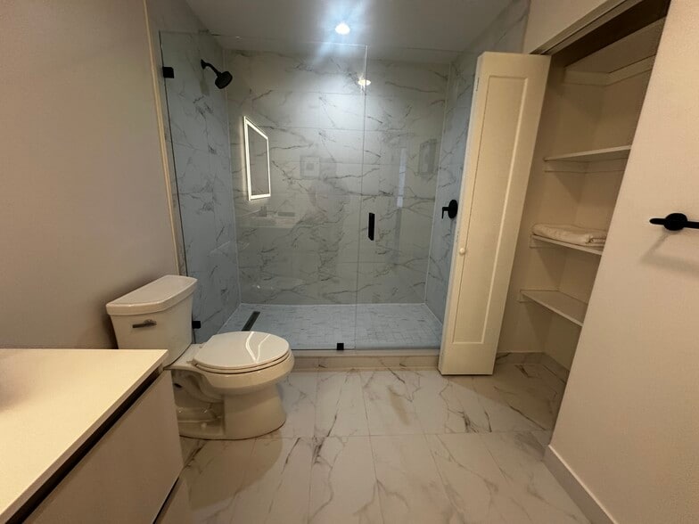 Building Photo - 119 SE 2nd Ct