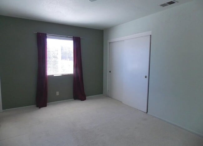 Building Photo - Charming 2 Bed Single Level Detached Condo