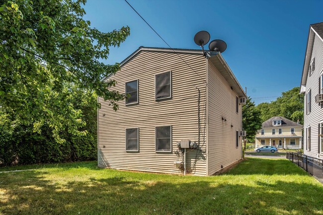 Building Photo - Open House Sun 12.7 from 10:15 to 11:15 AM