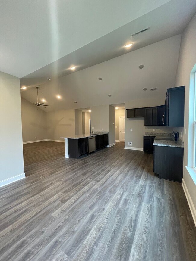 Building Photo - 2-Bedroom Townhome in Lenoir City