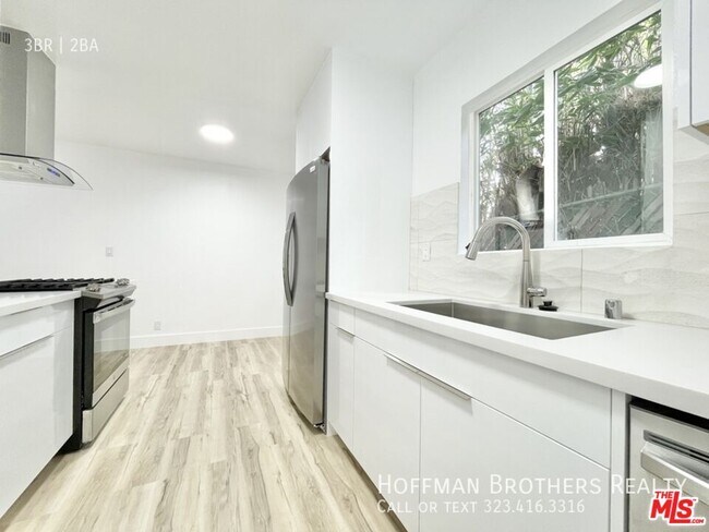Building Photo - 634 Flower St