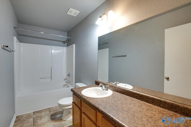 Building Photo - 198 Cloverbrook Dr