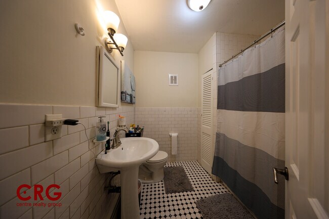 Building Photo - 1728 Beacon St