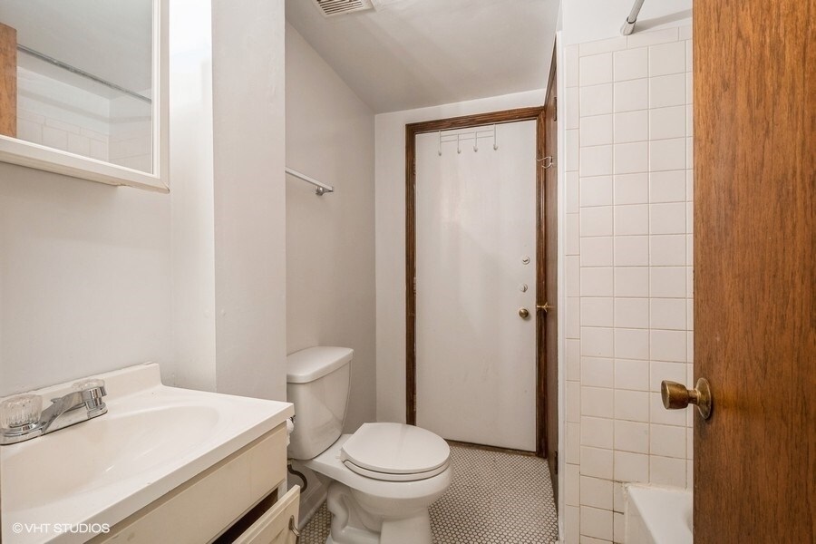 Building Photo - 1504 N Dearborn Pkwy