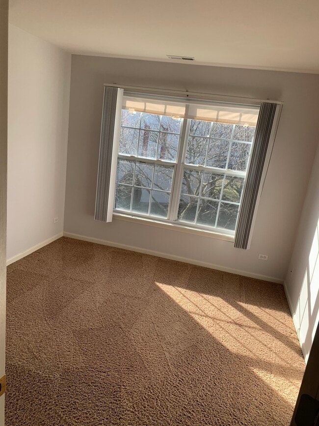 Building Photo - 876 Stuarts Dr