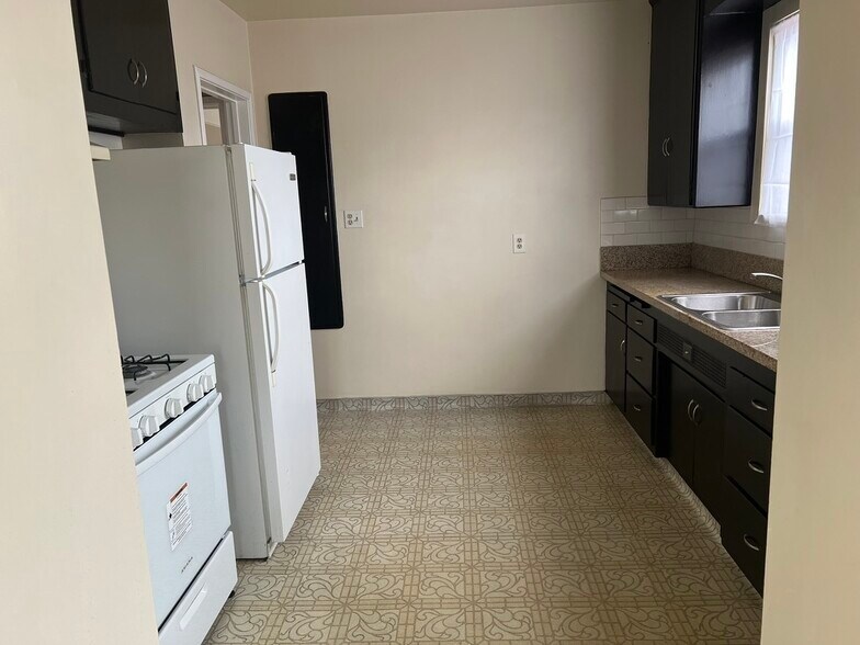 Kitchen 2 - 328 W 17th St