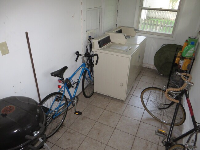 Building Photo - 1125 Wilt St