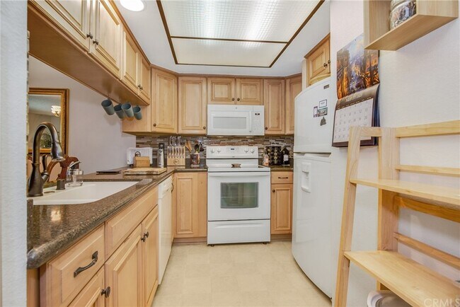 Building Photo - 22317 Vista Verde Dr