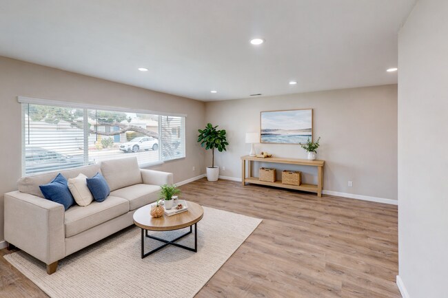 Building Photo - Comfortable 4 Bed 2 Bath House!!