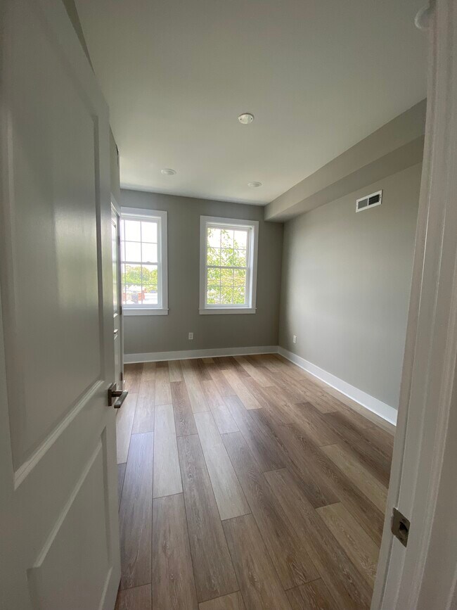 Building Photo - 1934 S Norwood St