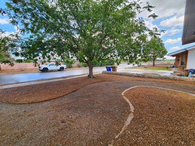 Building Photo - 1795 Carlyle Dr