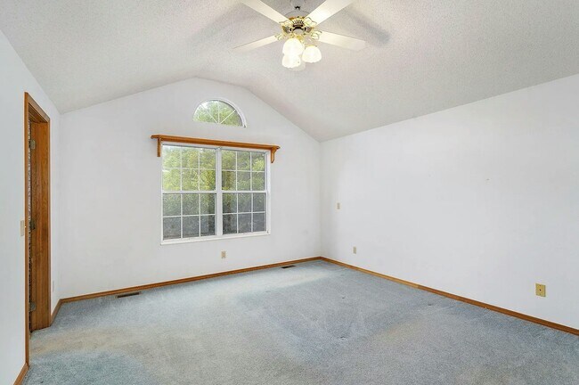 Building Photo - 3740 W Farm Rd 106