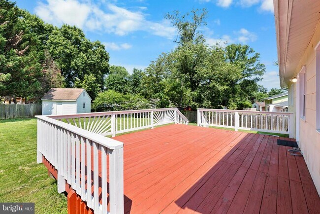 Building Photo - 10422 Floral Dr
