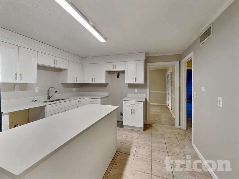 Building Photo - 2855 Dellinger Dr