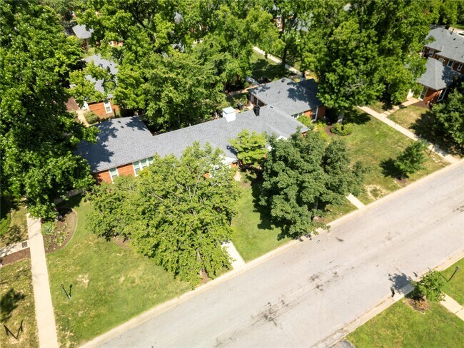 Building Photo - 725 Berick Dr
