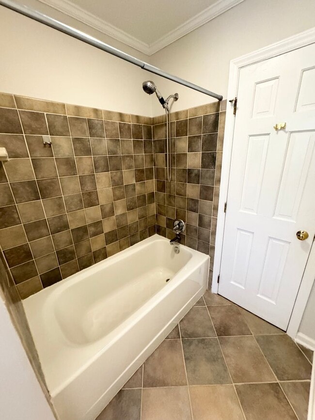 Building Photo - 3 BR 2 Bath Townhome