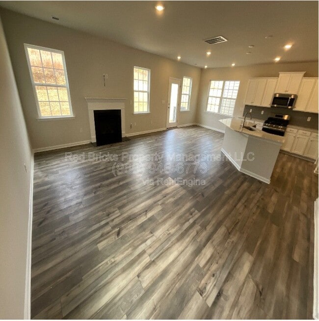 Building Photo - 1618 Swallow Tail Dr