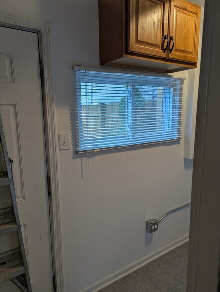 Building Photo - 1255 N Honore St