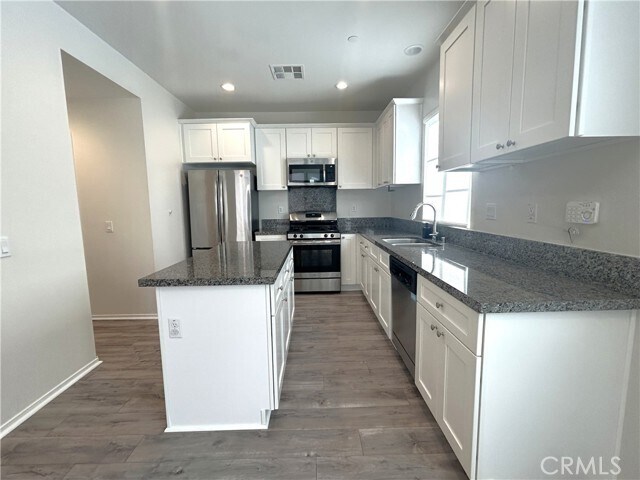 Building Photo - 253 S Vermont Ave