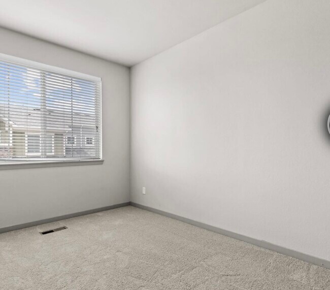 Building Photo - 3368 S Biscay Way