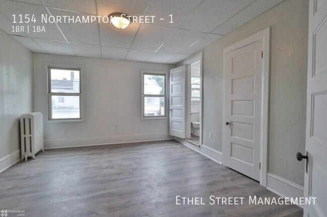 Building Photo - 1154 Northampton St