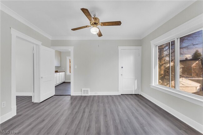 Building Photo - 1221 E 168th St