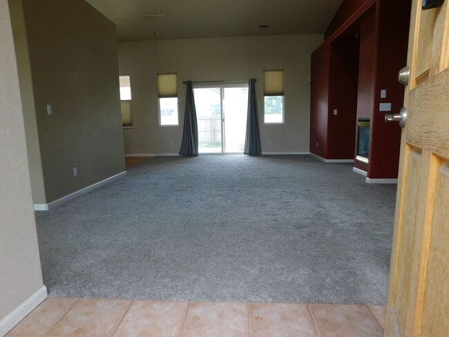 Building Photo - 566 Garnet Dr