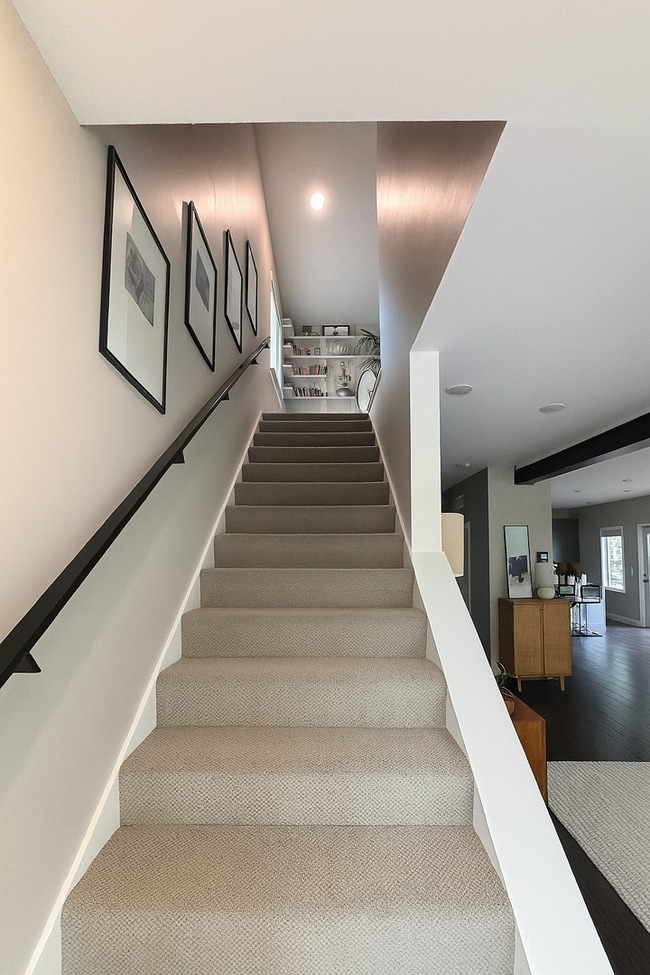 Building Photo - Rare Minnehaha Parkway rental under 5k! Be...