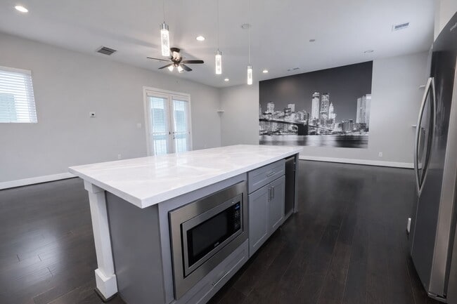 Building Photo - 10806 Warwana Rd