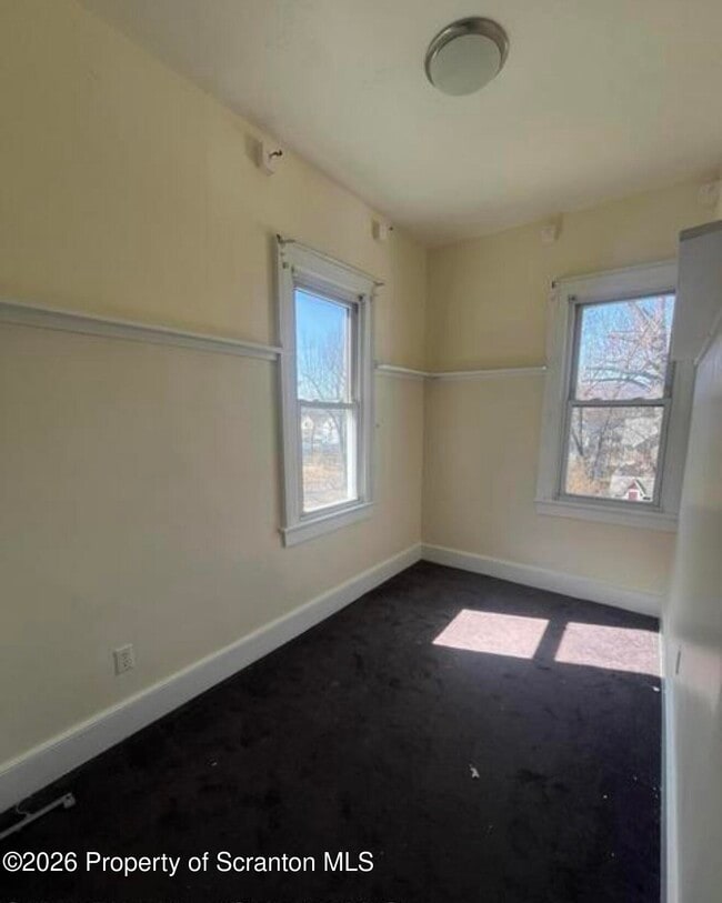 Building Photo - 1351 Capouse Ave