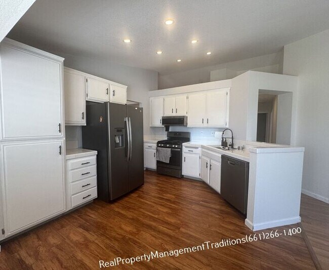 Building Photo - 3Bed+2 Bath Rancho vista Home