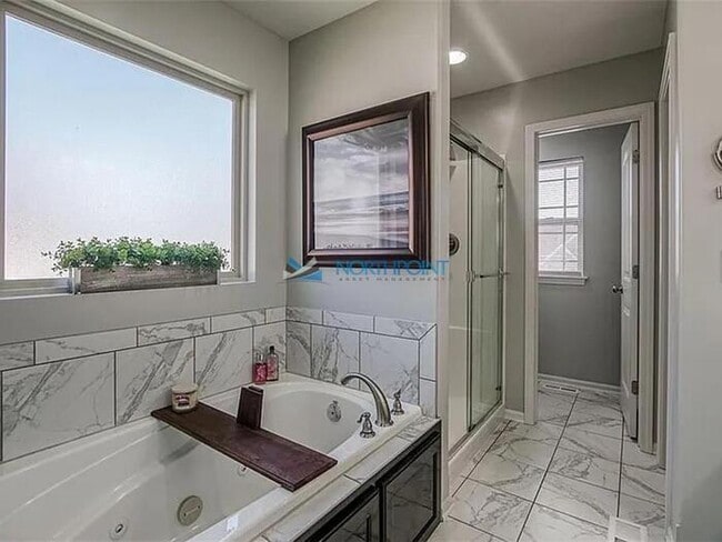 Building Photo - Gorgeous 4 bedroom, 3 bath home in Spring ...