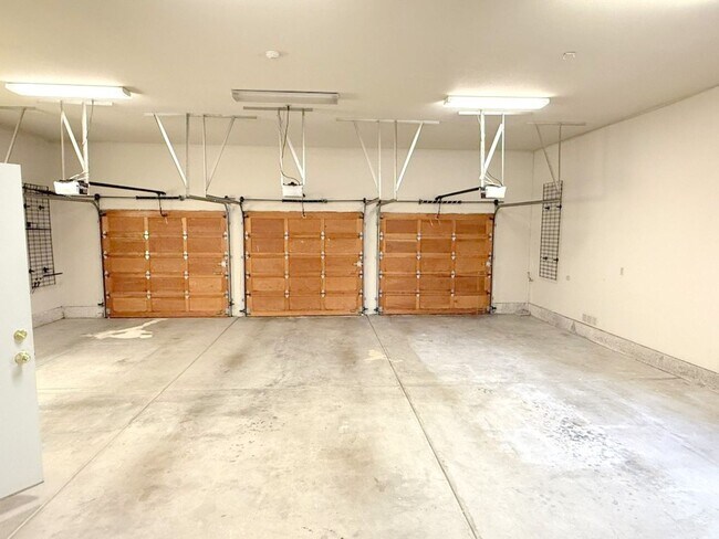 Building Photo - REDUCED ! Beautiful custom one story estate located on one of the most desirable streets in Black...